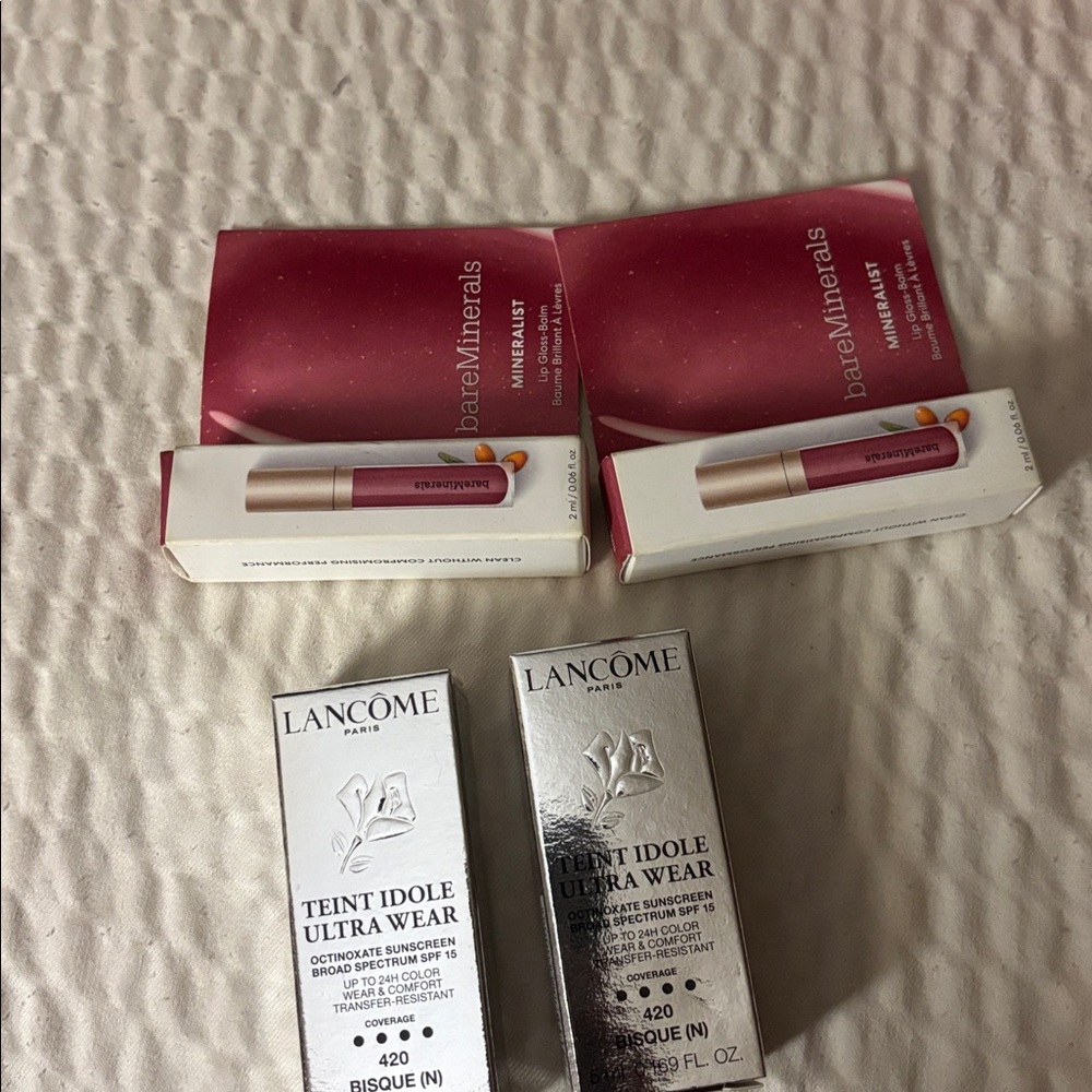 2 New small lipgloss,2 New Small Teint spf